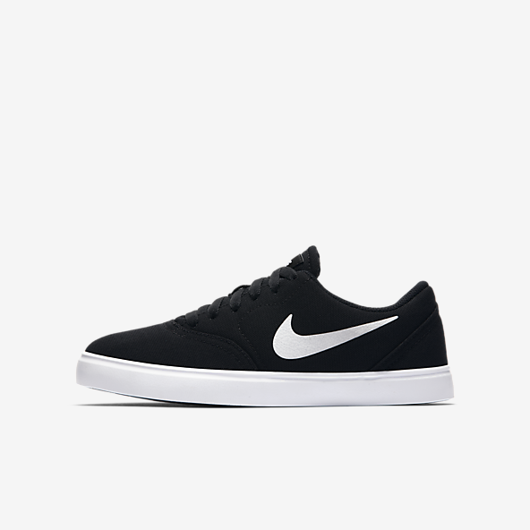 Black shoes for girls nike sales